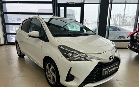 Toyota Yaris III рестайлинг, 2019 год, 1 299 000 рублей, 3 фотография