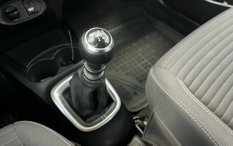 Toyota Yaris III рестайлинг, 2019 год, 1 299 000 рублей, 12 фотография