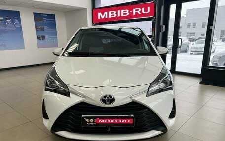 Toyota Yaris III рестайлинг, 2019 год, 1 299 000 рублей, 2 фотография