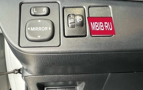 Toyota Yaris III рестайлинг, 2019 год, 1 299 000 рублей, 16 фотография