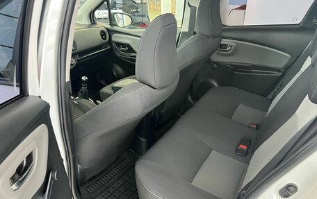 Toyota Yaris III рестайлинг, 2019 год, 1 299 000 рублей, 18 фотография