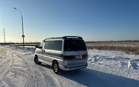Toyota Regius, 1999 год, 850 000 рублей, 3 фотография