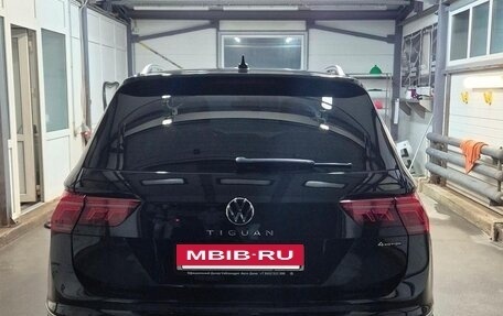 Volkswagen Tiguan II, 2021 год, 4 000 000 рублей, 2 фотография