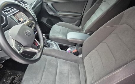 Volkswagen Tiguan II, 2021 год, 4 000 000 рублей, 18 фотография