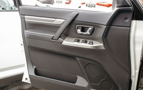 Mitsubishi Pajero IV, 2019 год, 2 455 000 рублей, 12 фотография