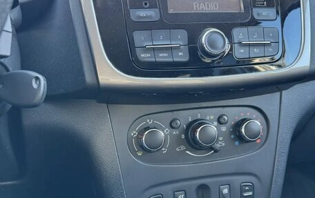 Renault Logan II, 2015 год, 950 000 рублей, 10 фотография