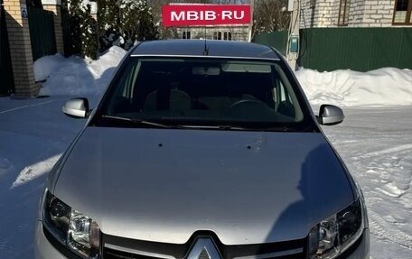 Renault Logan II, 2015 год, 950 000 рублей, 3 фотография