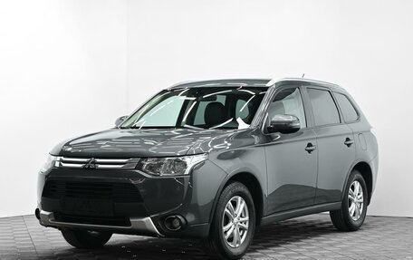 Mitsubishi Outlander III рестайлинг 3, 2015 год, 1 355 000 рублей, 1 фотография