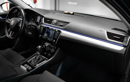 Skoda Superb III рестайлинг, 2018 год, 2 250 000 рублей, 27 фотография