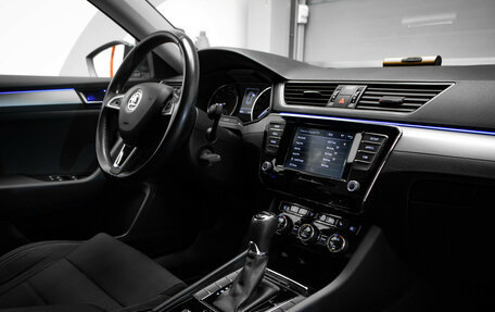 Skoda Superb III рестайлинг, 2018 год, 2 250 000 рублей, 28 фотография