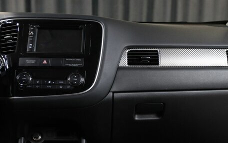 Mitsubishi Outlander III рестайлинг 3, 2014 год, 1 399 000 рублей, 9 фотография