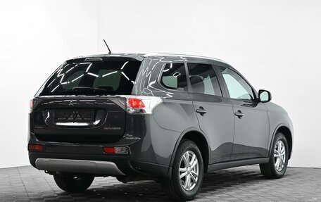 Mitsubishi Outlander III рестайлинг 3, 2015 год, 1 355 000 рублей, 4 фотография