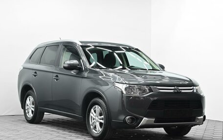 Mitsubishi Outlander III рестайлинг 3, 2015 год, 1 355 000 рублей, 2 фотография