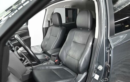 Mitsubishi Outlander III рестайлинг 3, 2015 год, 1 355 000 рублей, 6 фотография