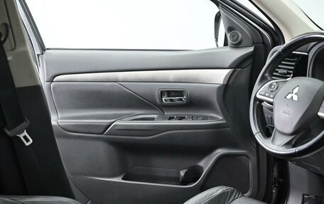 Mitsubishi Outlander III рестайлинг 3, 2015 год, 1 355 000 рублей, 7 фотография