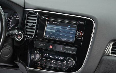 Mitsubishi Outlander III рестайлинг 3, 2015 год, 1 355 000 рублей, 10 фотография