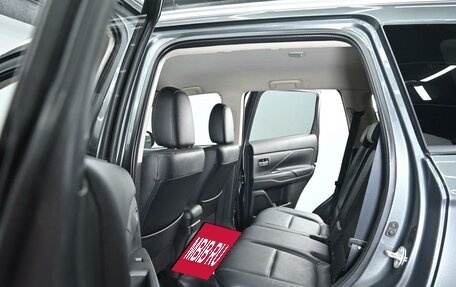 Mitsubishi Outlander III рестайлинг 3, 2015 год, 1 355 000 рублей, 14 фотография