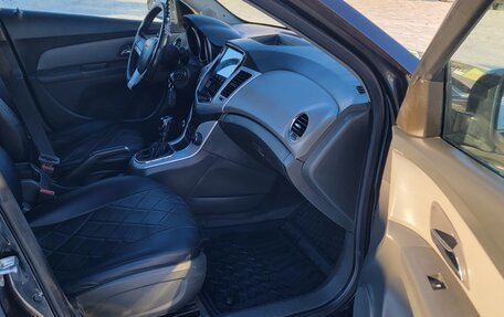 Chevrolet Cruze II, 2010 год, 585 000 рублей, 8 фотография