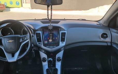 Chevrolet Cruze II, 2010 год, 585 000 рублей, 7 фотография