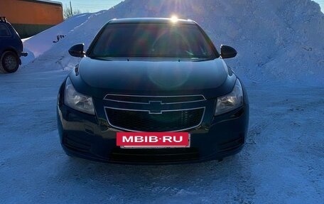 Chevrolet Cruze II, 2010 год, 585 000 рублей, 2 фотография