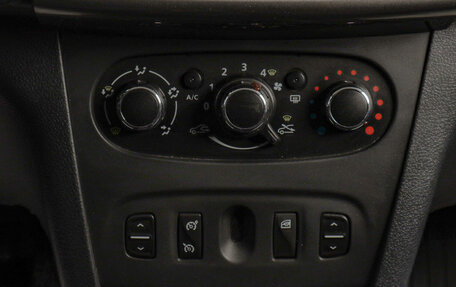 Renault Logan II, 2016 год, 799 000 рублей, 14 фотография