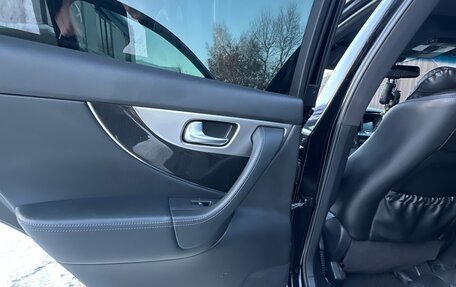 Infiniti QX70, 2014 год, 1 300 000 рублей, 10 фотография