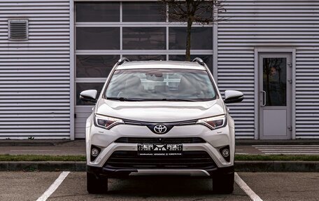 Toyota RAV4, 2019 год, 1 995 000 рублей, 2 фотография