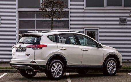 Toyota RAV4, 2019 год, 1 995 000 рублей, 6 фотография