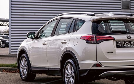 Toyota RAV4, 2019 год, 1 995 000 рублей, 9 фотография