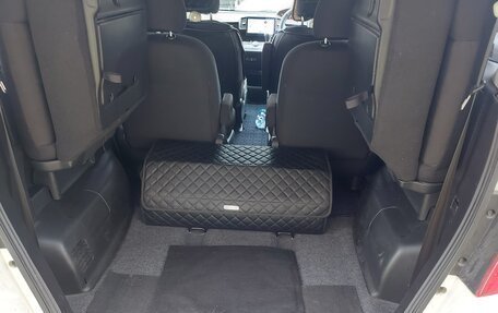 Honda Freed I, 2010 год, 1 080 000 рублей, 38 фотография