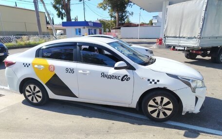 KIA Rio IV, 2021 год, 1 000 000 рублей, 2 фотография