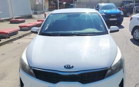 KIA Rio IV, 2021 год, 1 000 000 рублей, 3 фотография