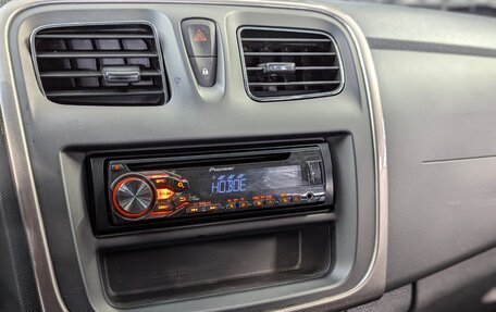 Renault Sandero II рестайлинг, 2016 год, 700 000 рублей, 19 фотография