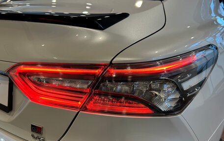 Toyota Camry, 2021 год, 3 790 000 рублей, 8 фотография