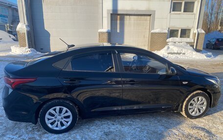 Hyundai Solaris II рестайлинг, 2018 год, 935 000 рублей, 9 фотография