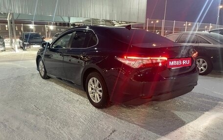 Toyota Camry, 2019 год, 2 400 000 рублей, 4 фотография