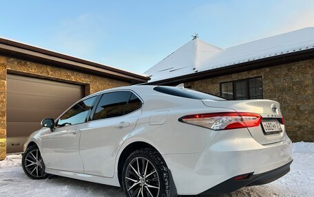 Toyota Camry, 2021 год, 3 530 000 рублей, 2 фотография