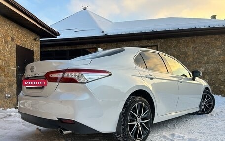 Toyota Camry, 2021 год, 3 530 000 рублей, 8 фотография