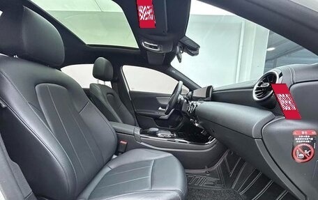 Mercedes-Benz A-Класс, 2022 год, 2 100 000 рублей, 15 фотография