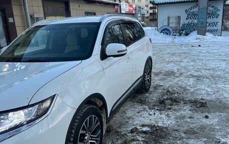 Mitsubishi Outlander III рестайлинг 3, 2015 год, 1 650 000 рублей, 3 фотография