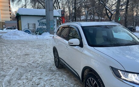 Mitsubishi Outlander III рестайлинг 3, 2015 год, 1 650 000 рублей, 2 фотография