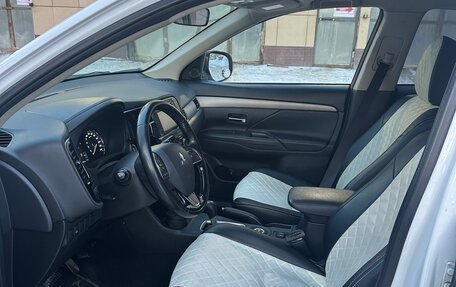 Mitsubishi Outlander III рестайлинг 3, 2015 год, 1 650 000 рублей, 7 фотография