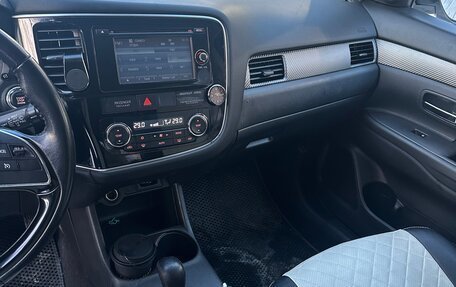 Mitsubishi Outlander III рестайлинг 3, 2015 год, 1 650 000 рублей, 11 фотография