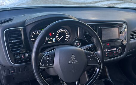 Mitsubishi Outlander III рестайлинг 3, 2015 год, 1 650 000 рублей, 9 фотография