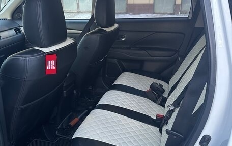 Mitsubishi Outlander III рестайлинг 3, 2015 год, 1 650 000 рублей, 8 фотография