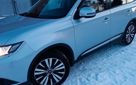 Mitsubishi Outlander III рестайлинг 3, 2019 год, 1 920 000 рублей, 1 фотография