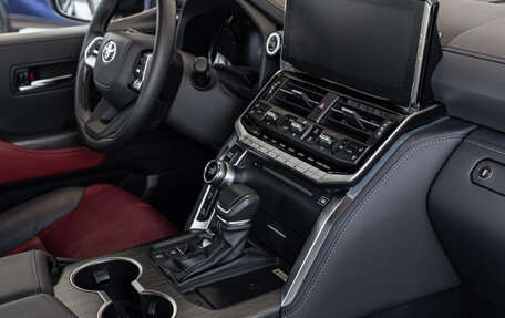 Toyota Land Cruiser, 2025 год, 16 800 000 рублей, 10 фотография