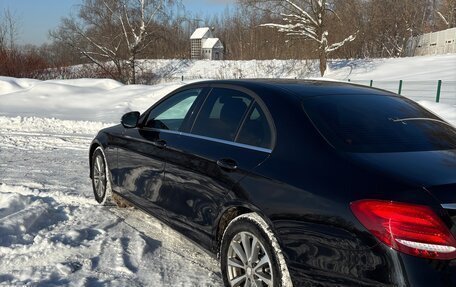 Mercedes-Benz E-Класс, 2017 год, 3 000 000 рублей, 5 фотография
