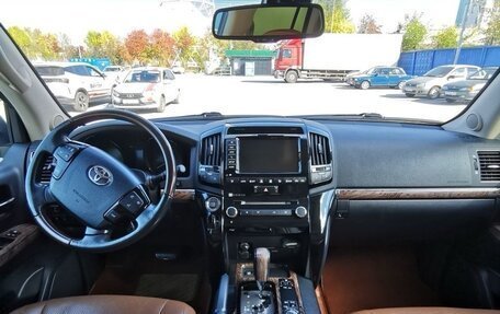 Toyota Land Cruiser 200, 2014 год, 19 фотография