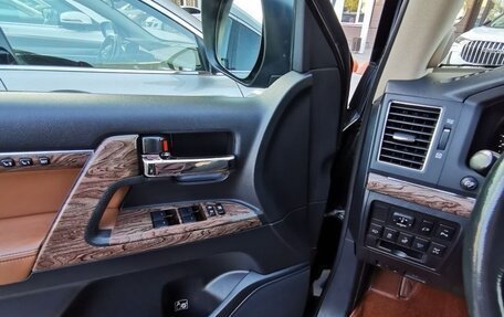 Toyota Land Cruiser 200, 2014 год, 23 фотография